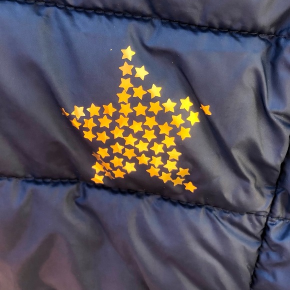 Gap kids navy blue puffer vest with gold stars, Medium - Picture 4 of 8
